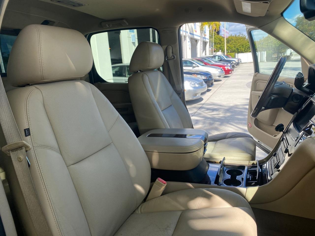 2011 Cadillac Escalade EXT PU AWD PEARL 1 OWNER Pompano Beach FL