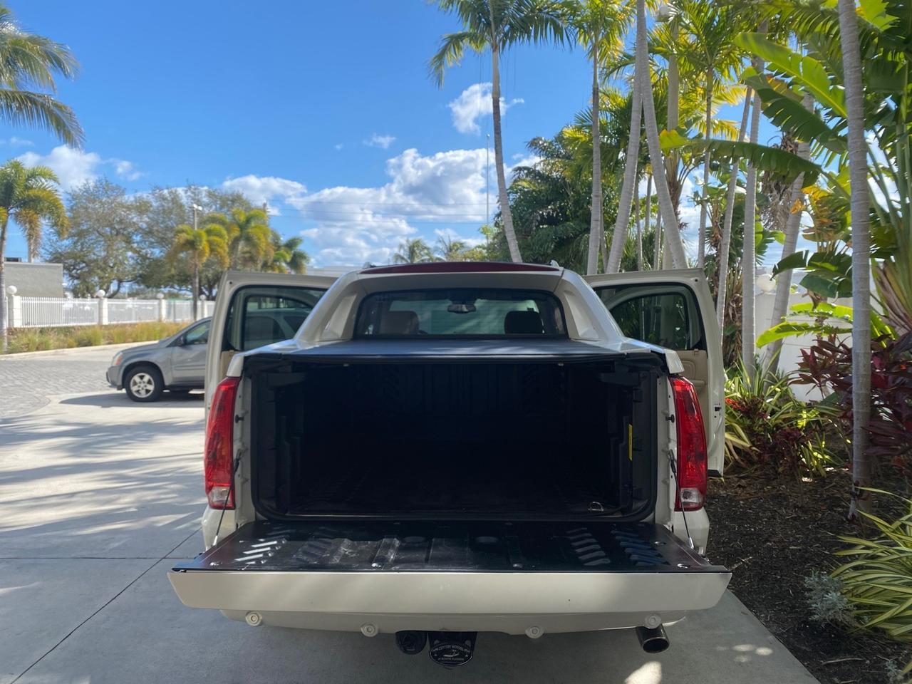 2011 Cadillac Escalade EXT PU AWD PEARL 1 OWNER Pompano Beach FL