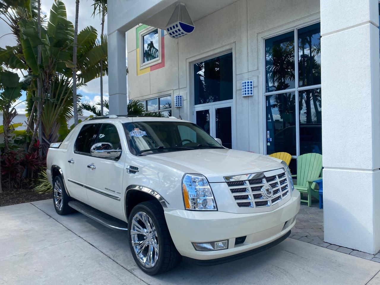 2011 Cadillac Escalade EXT PU AWD PEARL 1 OWNER