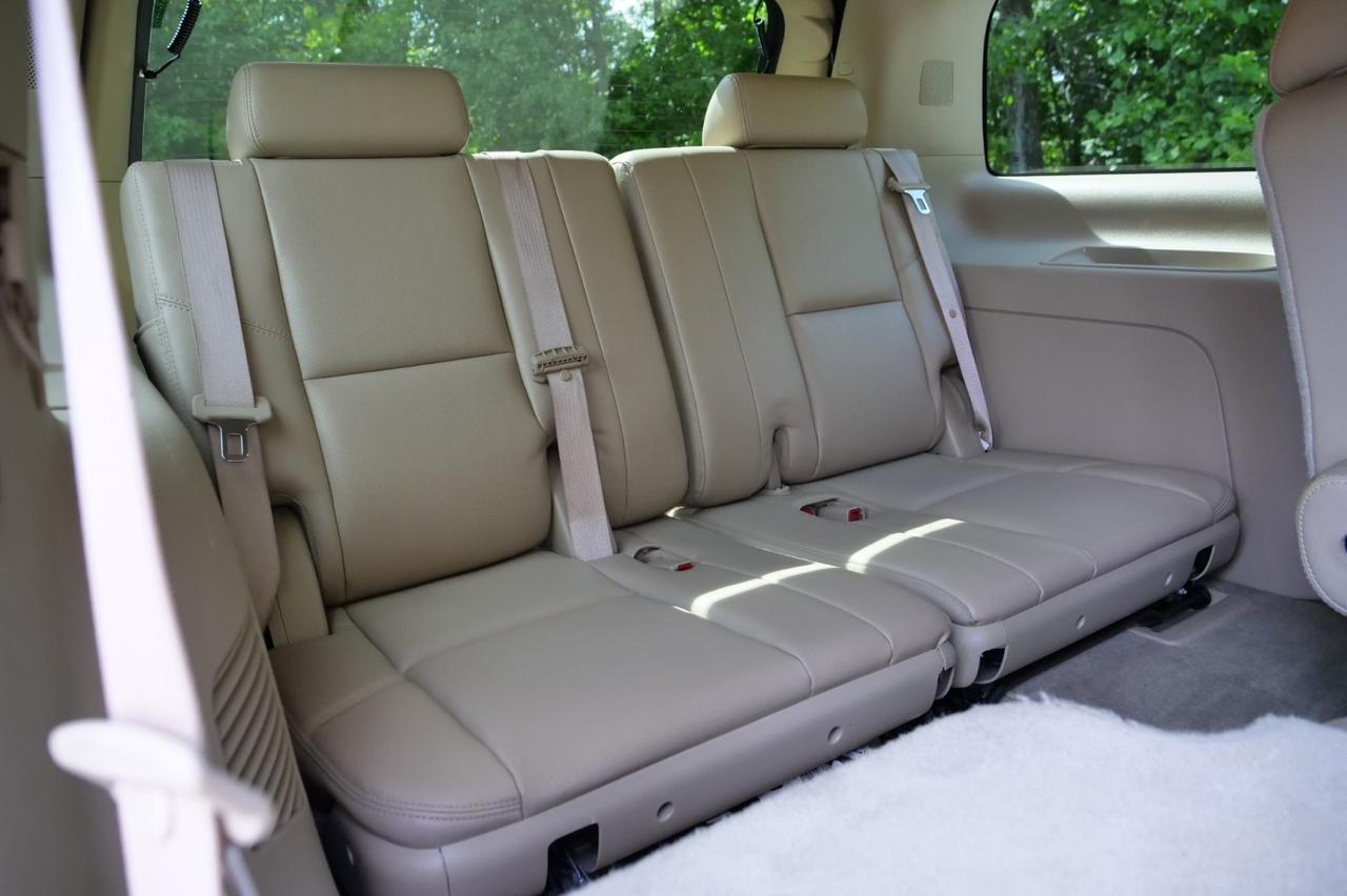 2011 Cadillac Escalade Luxury AWD / Rear Entertainment / FFV / 6.2L V8! Lincolnton NC