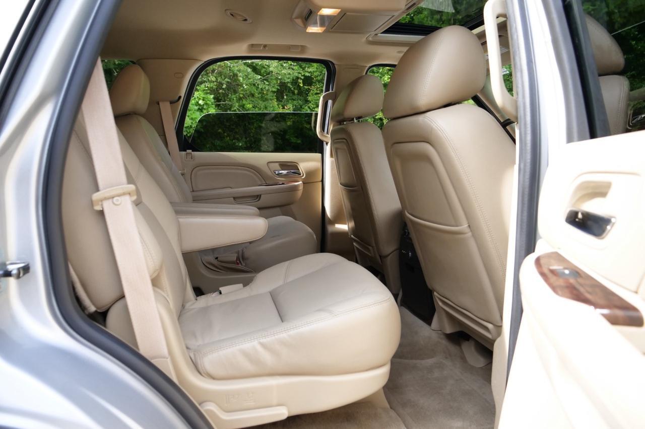 2011 Cadillac Escalade Luxury AWD / Rear Entertainment / FFV / 6.2L V8! Lincolnton NC