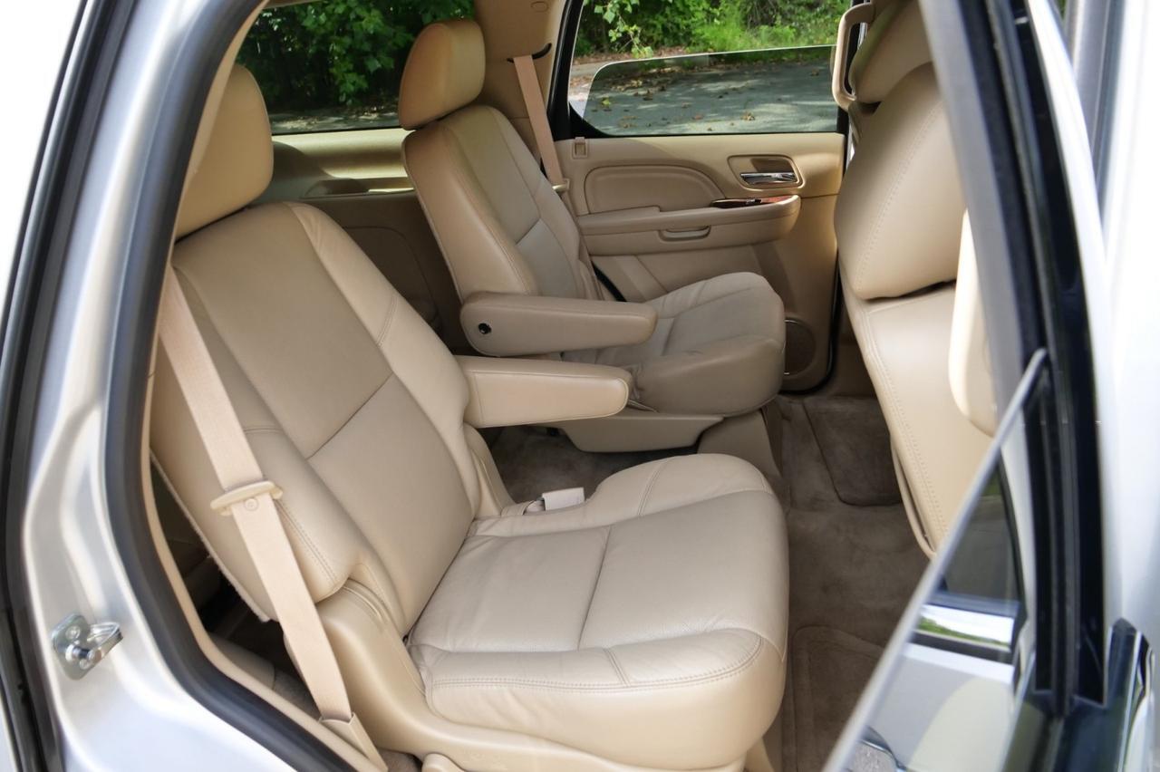 2011 Cadillac Escalade Luxury AWD / Rear Entertainment / FFV / 6.2L V8! Lincolnton NC