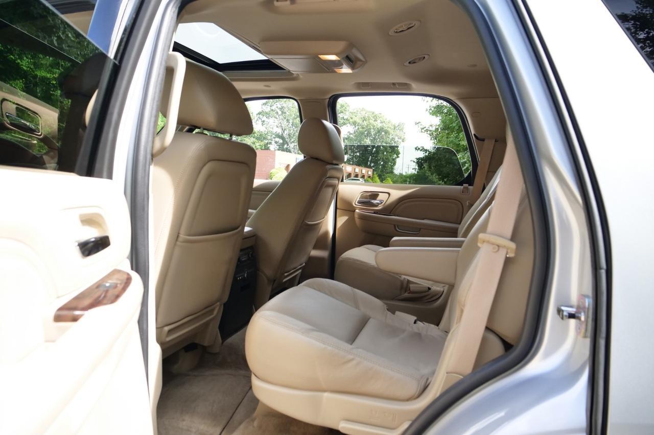 2011 Cadillac Escalade Luxury AWD / Rear Entertainment / FFV / 6.2L V8! Lincolnton NC