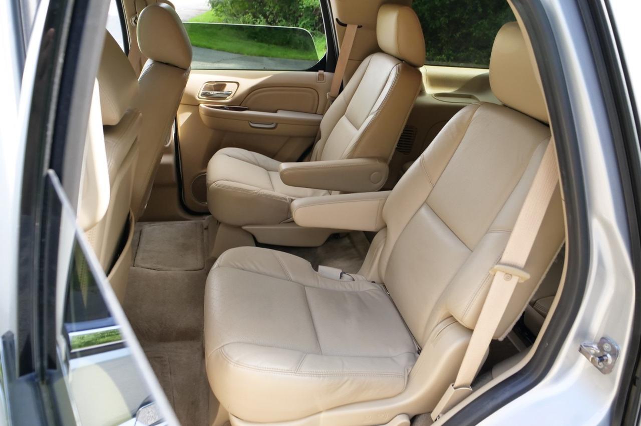 2011 Cadillac Escalade Luxury AWD / Rear Entertainment / FFV / 6.2L V8! Lincolnton NC