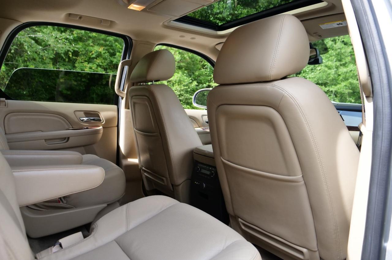 2011 Cadillac Escalade Luxury AWD / Rear Entertainment / FFV / 6.2L V8! Lincolnton NC