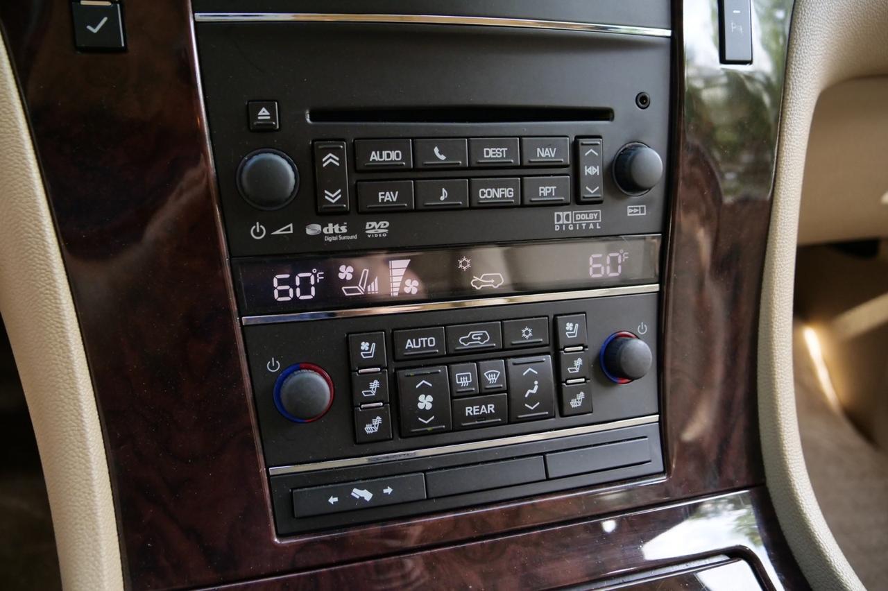 2011 Cadillac Escalade Luxury AWD / Rear Entertainment / FFV / 6.2L V8! Lincolnton NC