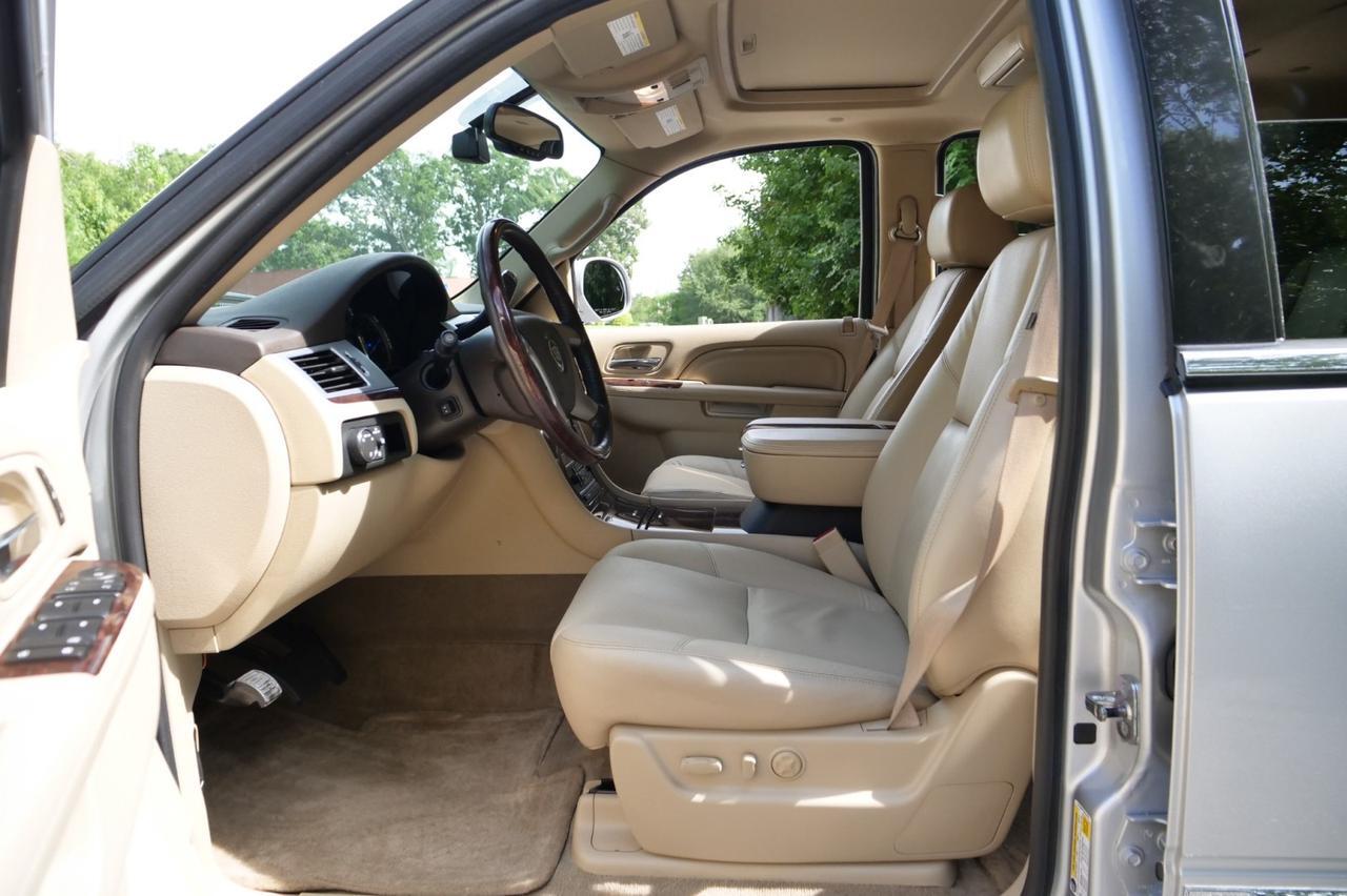 2011 Cadillac Escalade Luxury AWD / Rear Entertainment / FFV / 6.2L V8! Lincolnton NC