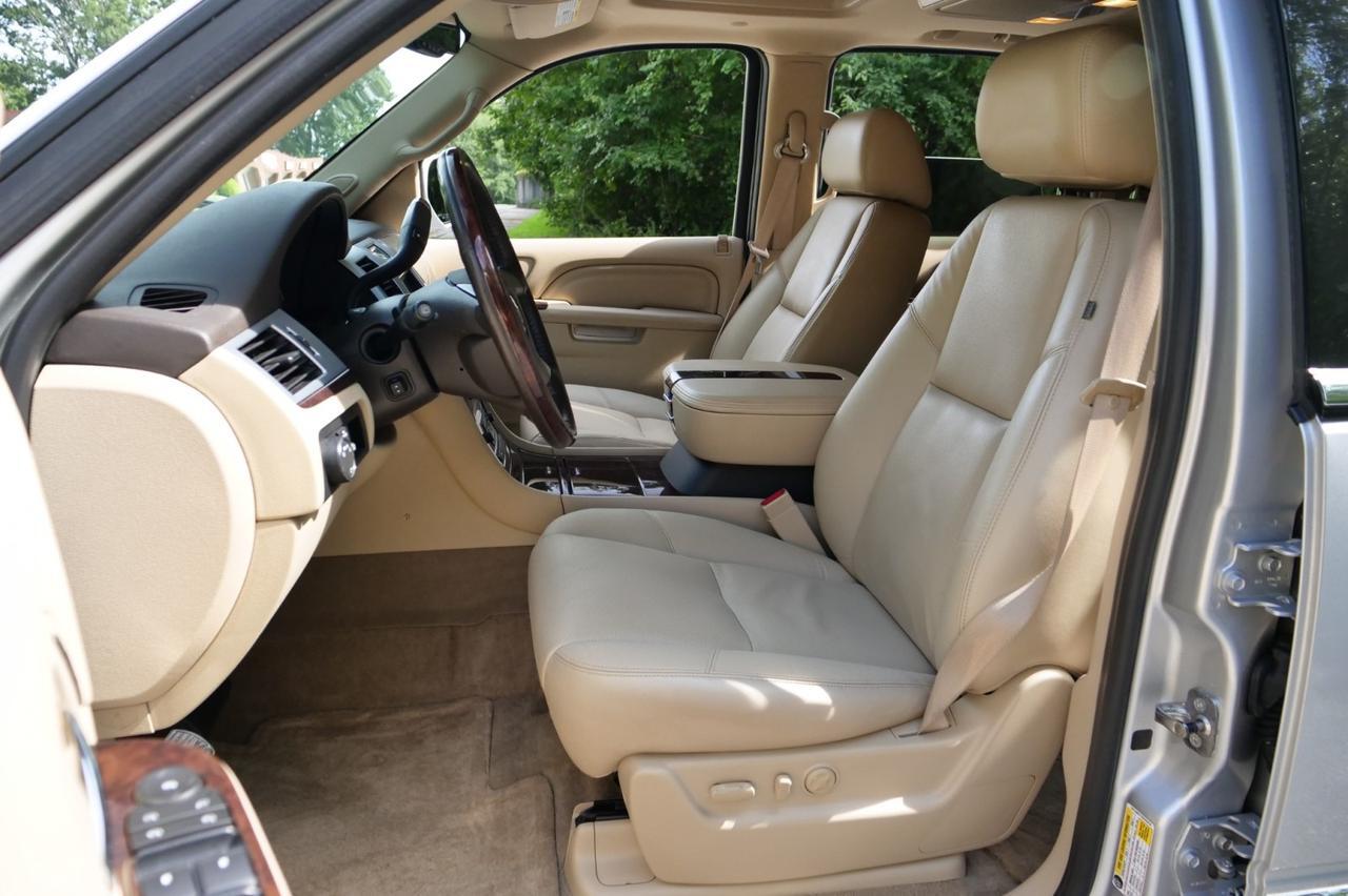 2011 Cadillac Escalade Luxury AWD / Rear Entertainment / FFV / 6.2L V8! Lincolnton NC
