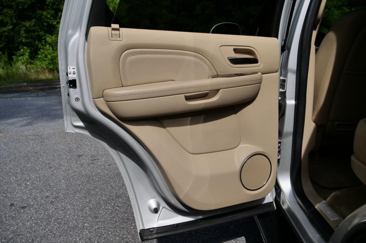 2011 Cadillac Escalade Luxury AWD / Rear Entertainment / FFV / 6.2L V8! Lincolnton NC
