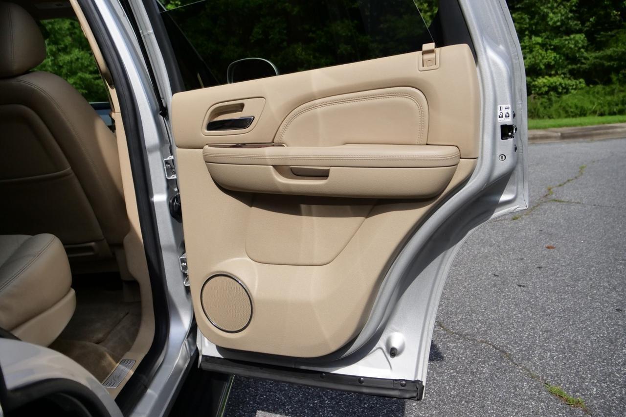2011 Cadillac Escalade Luxury AWD / Rear Entertainment / FFV / 6.2L V8! Lincolnton NC