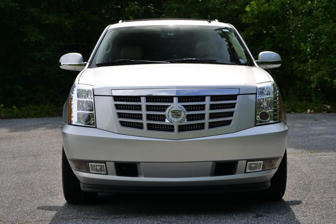 2011 Cadillac Escalade Luxury AWD / Rear Entertainment / FFV / 6.2L V8! Lincolnton NC