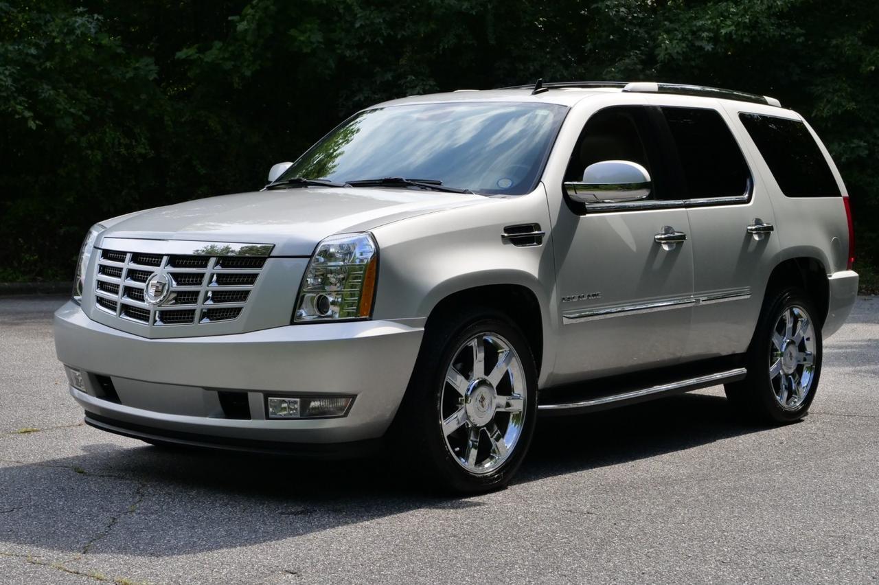 2011 Cadillac Escalade Luxury AWD / Rear Entertainment / FFV / 6.2L V8! Lincolnton NC