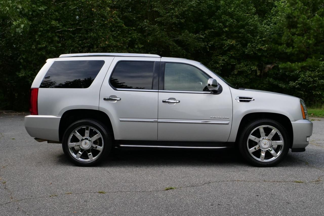2011 Cadillac Escalade Luxury AWD / Rear Entertainment / FFV / 6.2L V8! Lincolnton NC