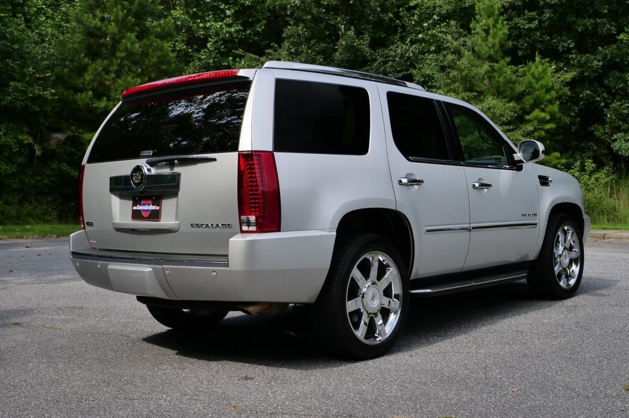 2011 Cadillac Escalade Luxury AWD / Rear Entertainment / FFV / 6.2L V8! Lincolnton NC