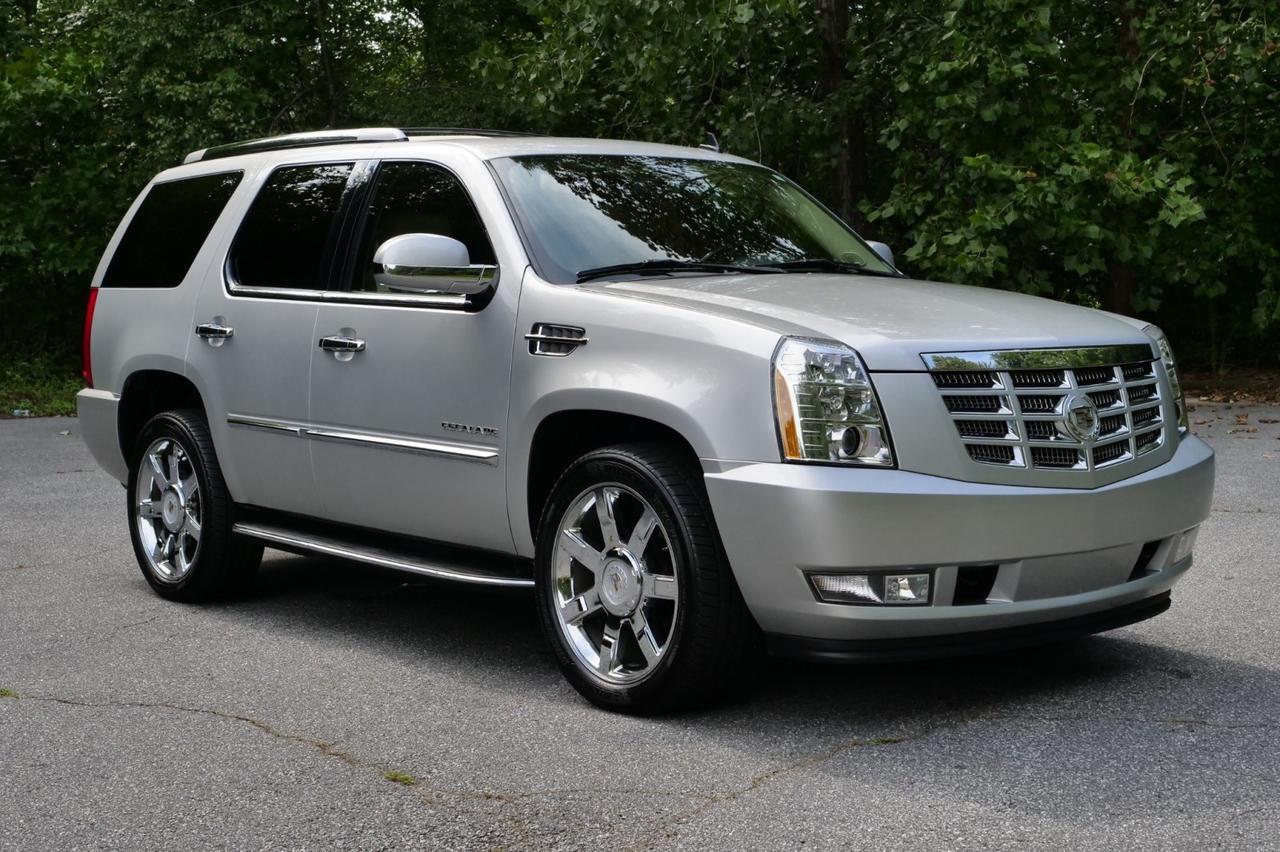 2011 Cadillac Escalade Luxury AWD / Rear Entertainment / FFV / 6.2L V8! Lincolnton NC