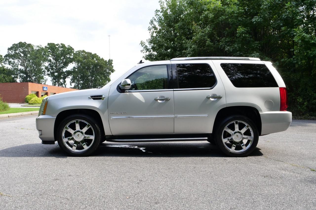 2011 Cadillac Escalade Luxury AWD / Rear Entertainment / FFV / 6.2L V8! Lincolnton NC