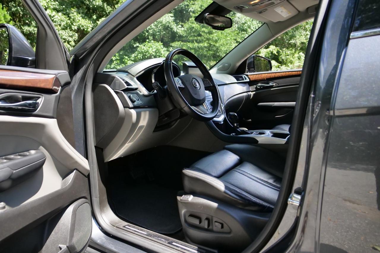 2011 Cadillac SRX Luxury Collection / Navigation / Heated Seats! Lincolnton NC