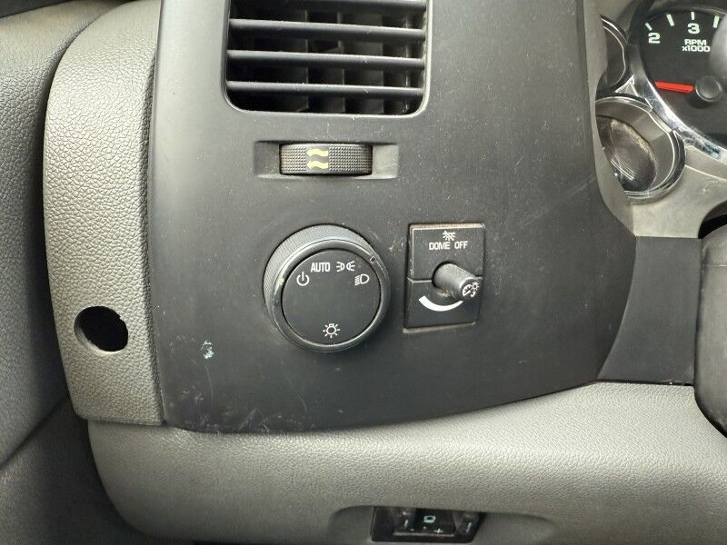 2011 Chevrolet 3500HD DRW Flatbed 13k exempt mi WT Collinsville OK