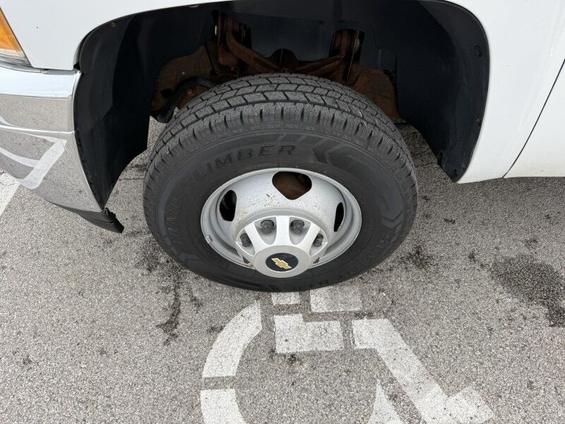 2011 Chevrolet 3500HD DRW Flatbed 13k exempt mi's WT Collinsville OK