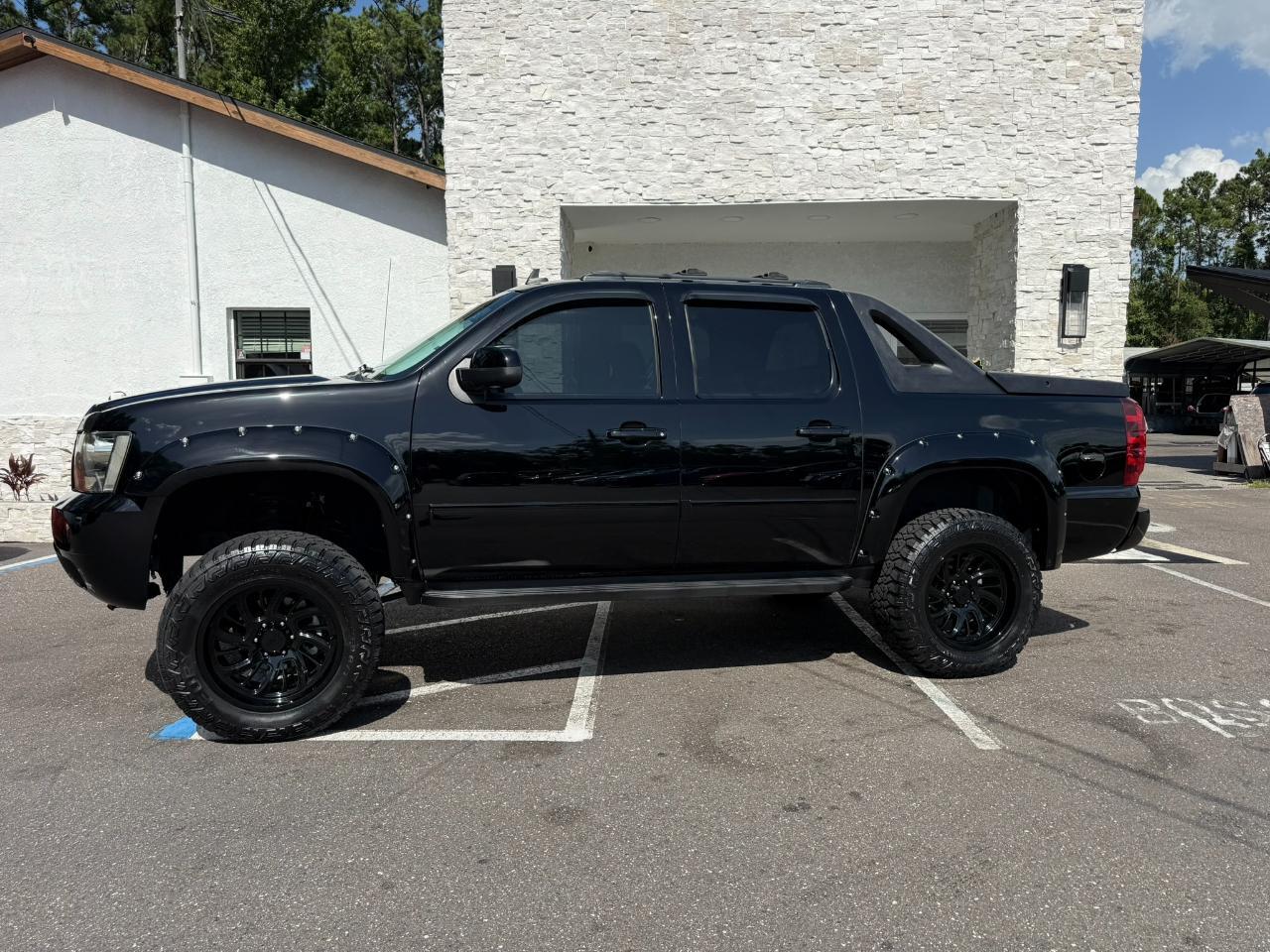 2011 Chevrolet Avalanche 4WD Crew Cab LTZ