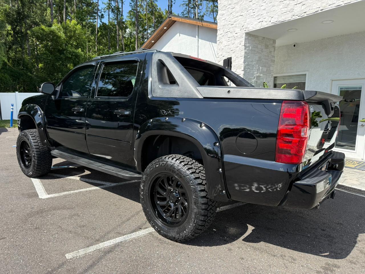 2011 Chevrolet Avalanche 4WD Crew Cab LTZ