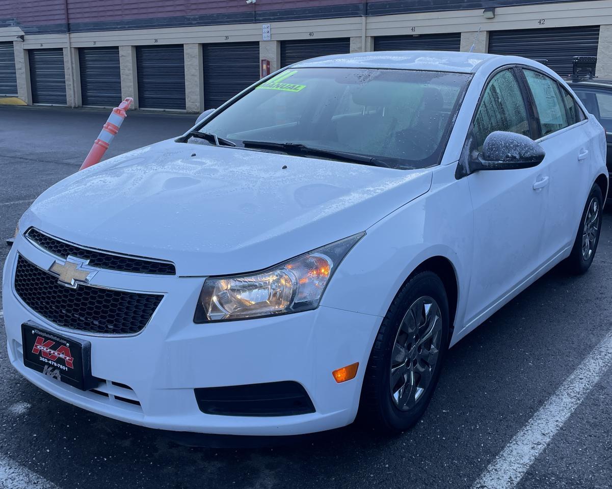 2011 Chevrolet Cruze LS Sedan 4D