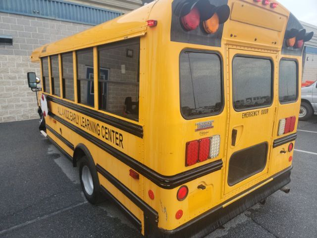 2011 Chevrolet Express Cutaway 4500 Series