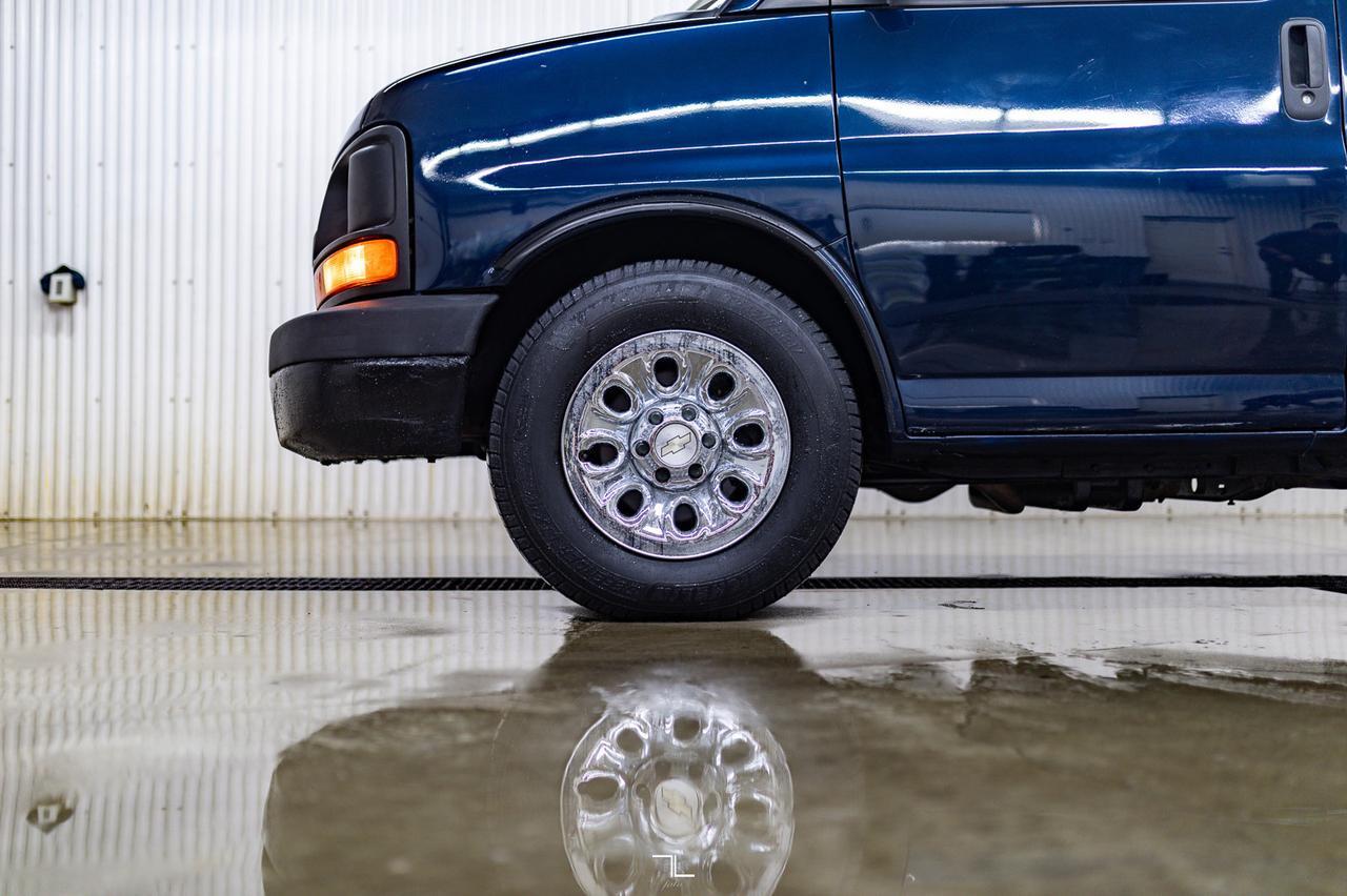 2011 Chevrolet Express G1500 4x4 LS 8 Passenger Red Deer AB