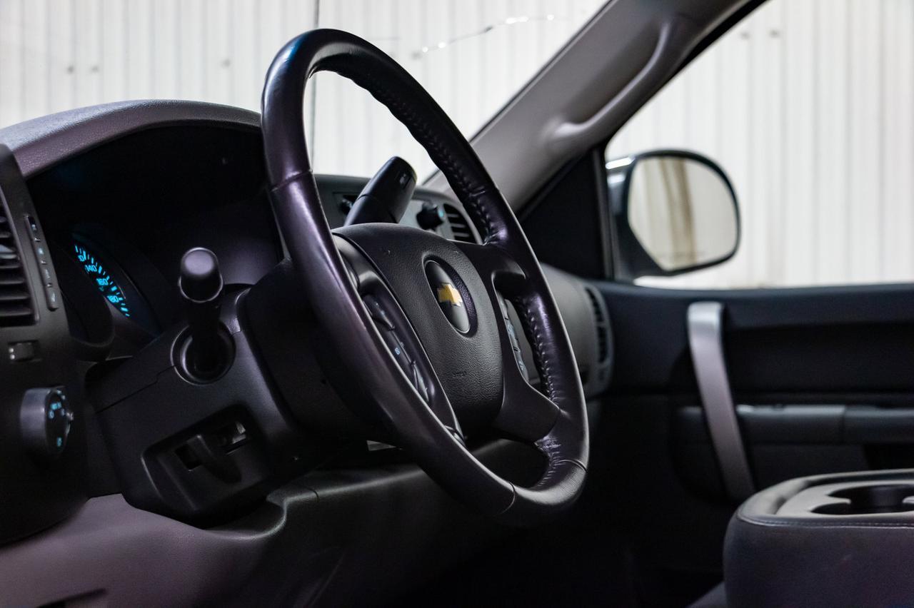 2011 Chevrolet Silverado 1500 4x4 Crew Cab LS Cheyenne Red Deer AB