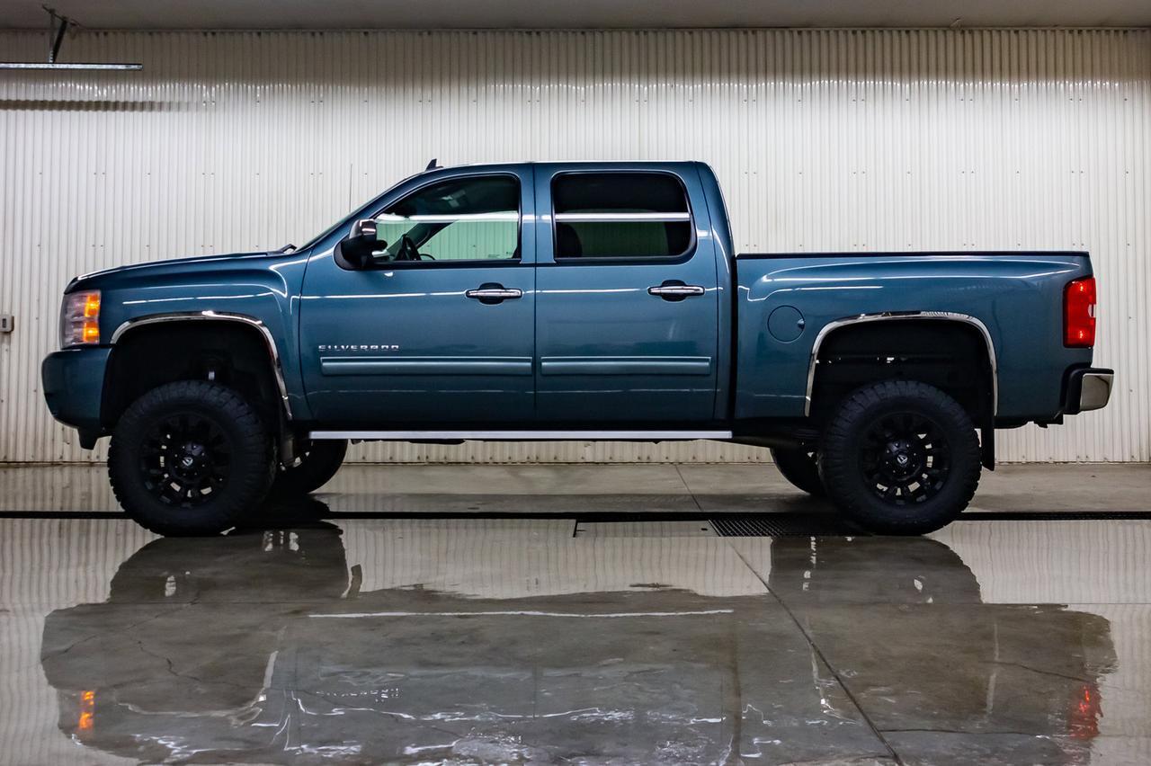 2011 Chevrolet Silverado 1500 4x4 Crew Cab LT 6&quot; Lift Kit Red Deer AB