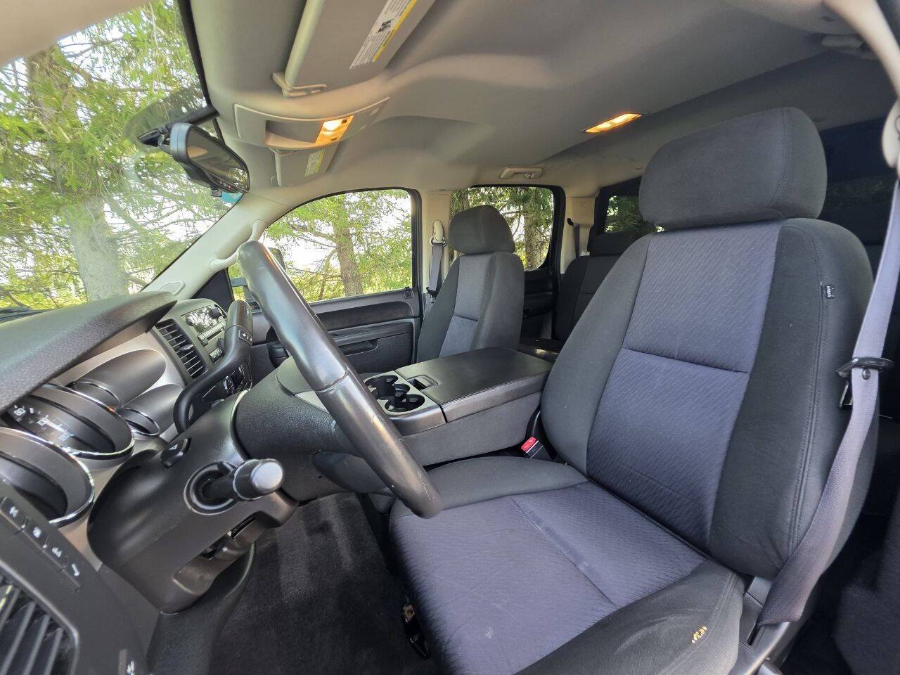 2011 Chevrolet Silverado 1500 LT photo 13