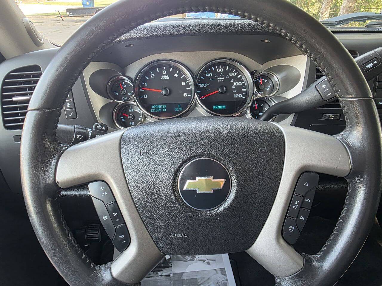 2011 Chevrolet Silverado 1500 LT photo 17