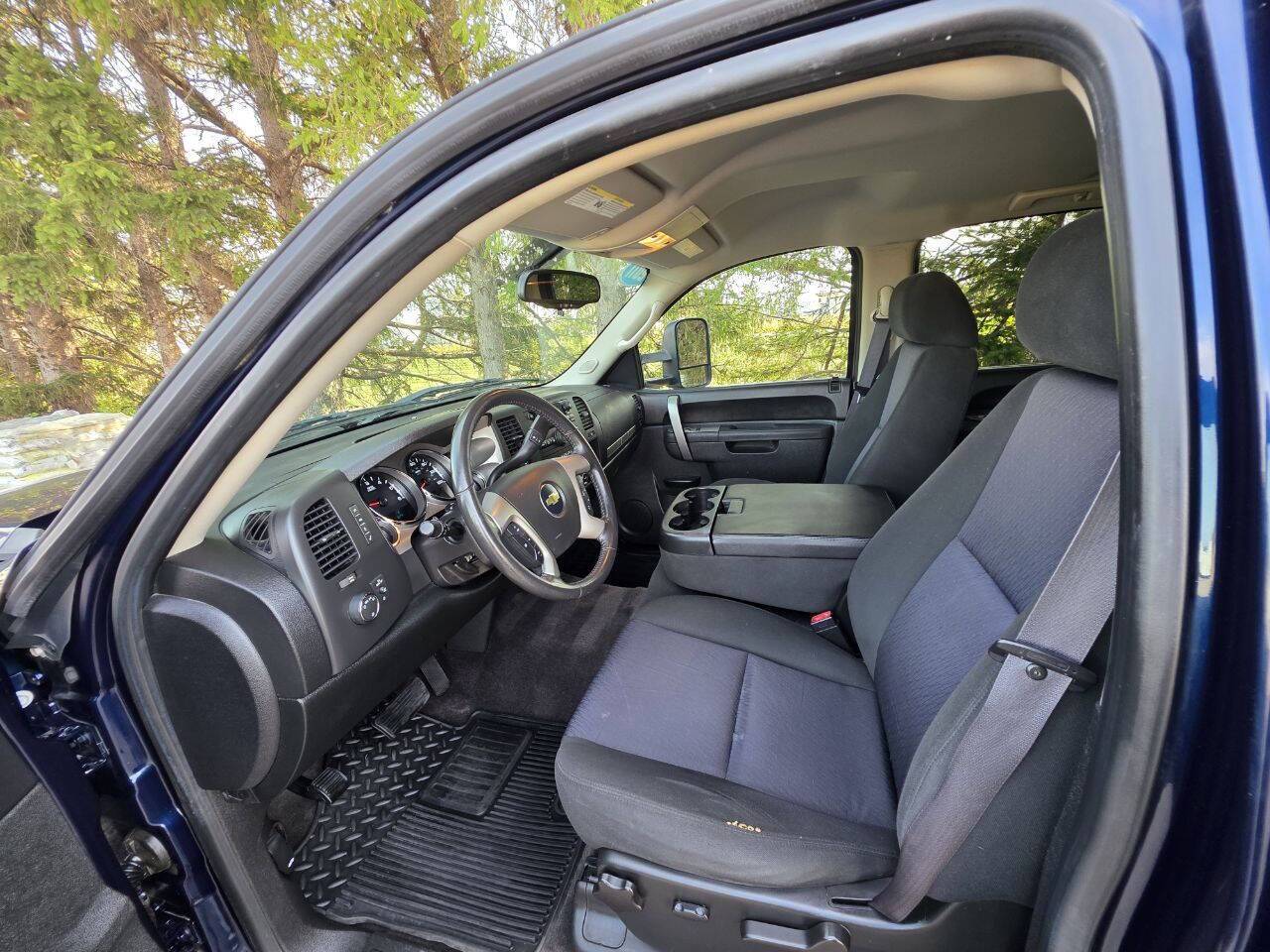 2011 Chevrolet Silverado 1500 LT photo 14