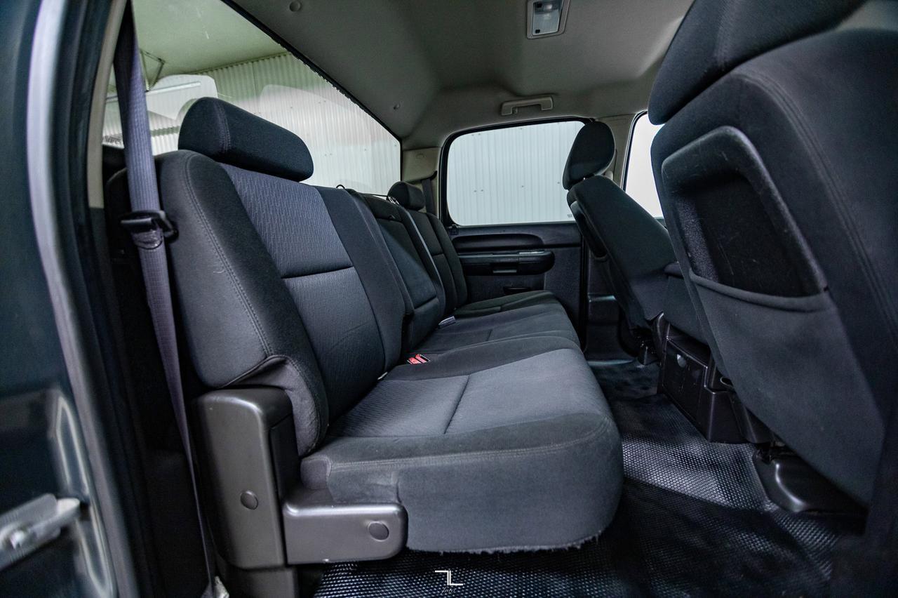 2011 Chevrolet Silverado 2500HD 4x2 Crew Cab LT Longbox Red Deer AB