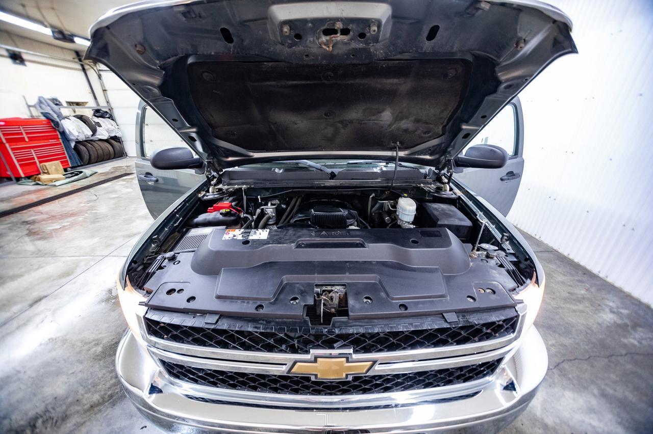 2011 Chevrolet Silverado 2500HD 4x2 Crew Cab LT Longbox Red Deer AB