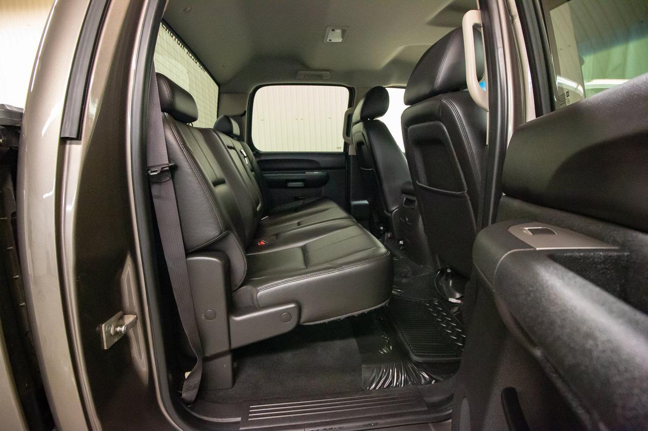 2011 Chevrolet Silverado 2500HD 4x4 Crew Cab LT Diesel Leather Red Deer AB
