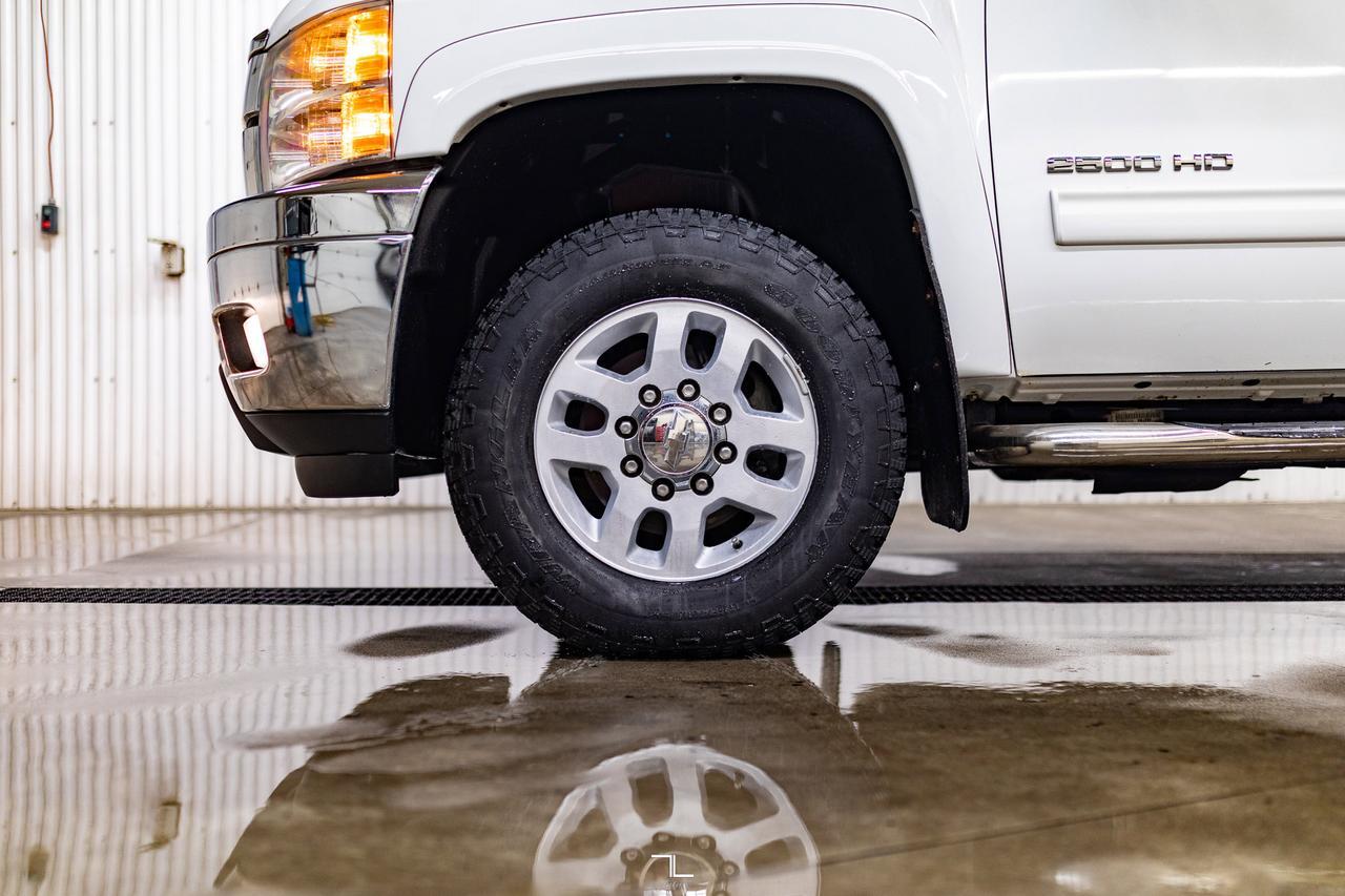 2011 Chevrolet Silverado 2500HD 4x4 Crew Cab LT Longbox Diesel Leather Red Deer AB