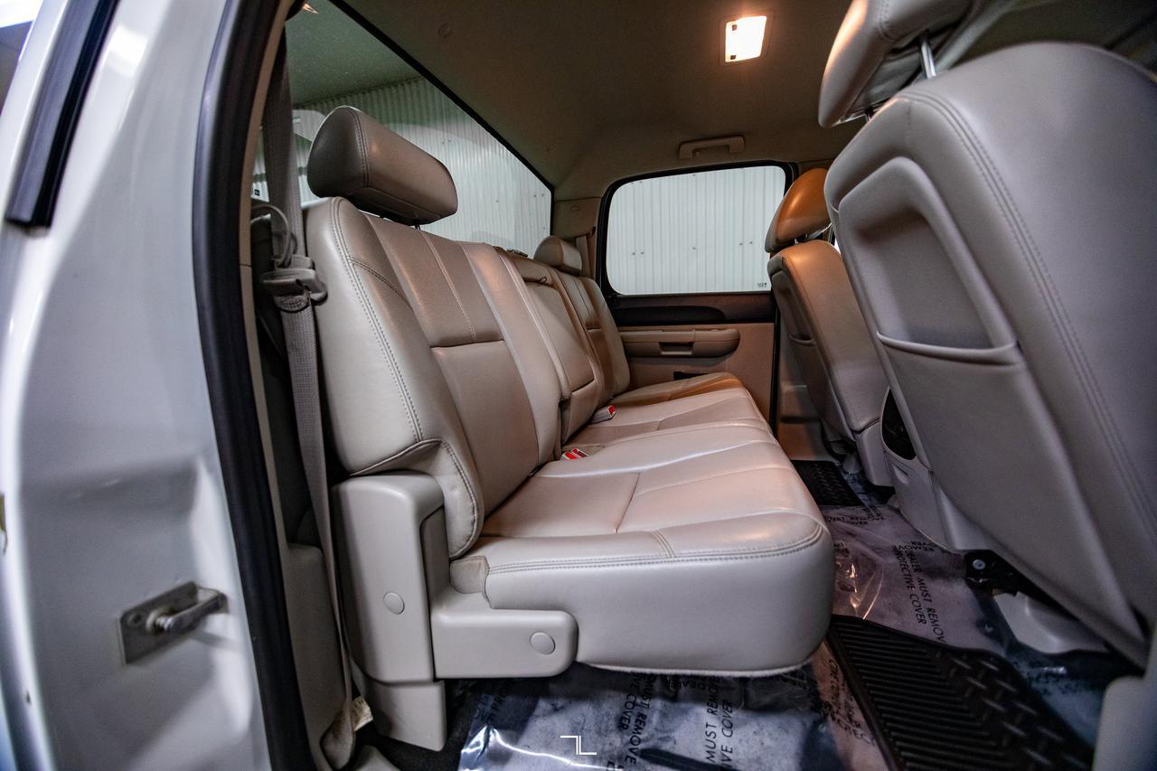 2011 Chevrolet Silverado 2500HD 4x4 Crew Cab LT Longbox Diesel Leather Red Deer AB