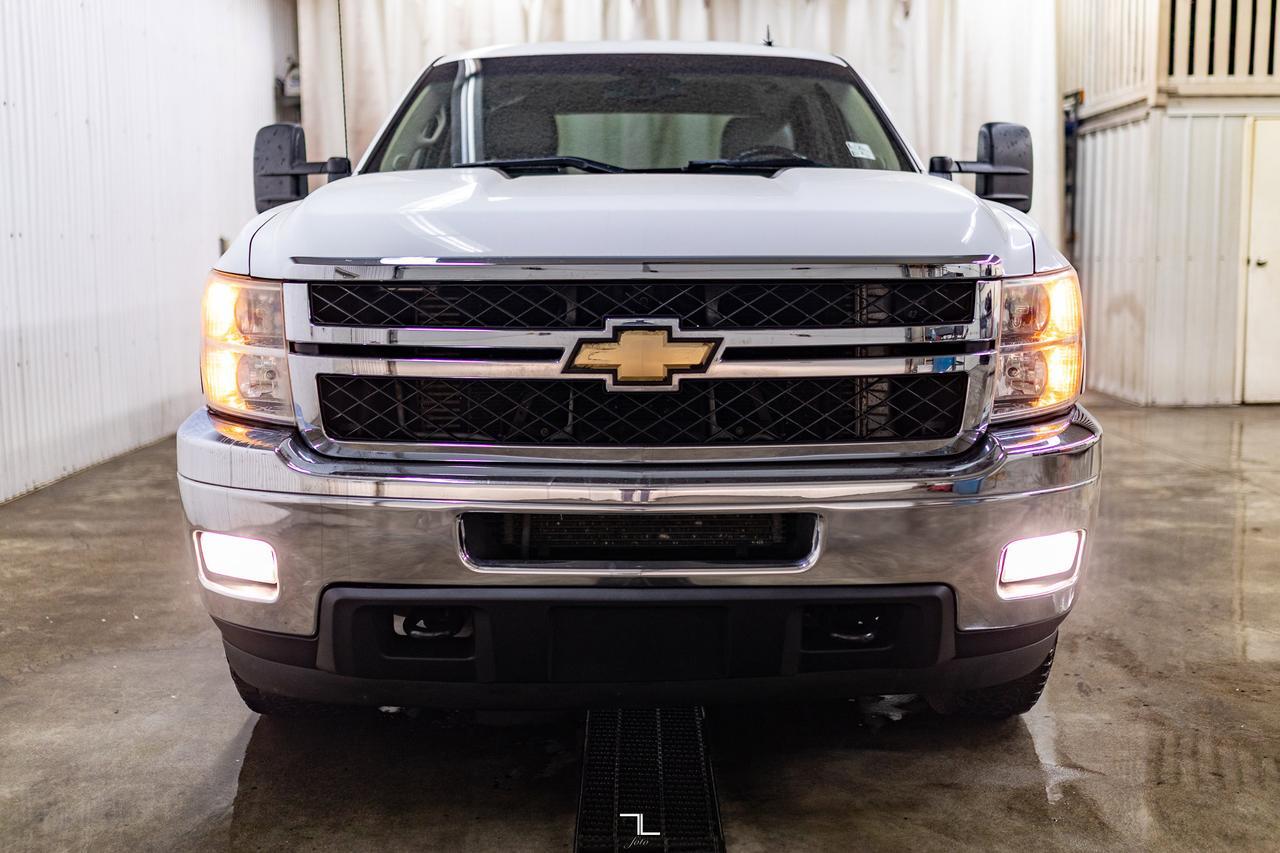 2011 Chevrolet Silverado 2500HD 4x4 Crew Cab LT Longbox Diesel Leather Red Deer AB