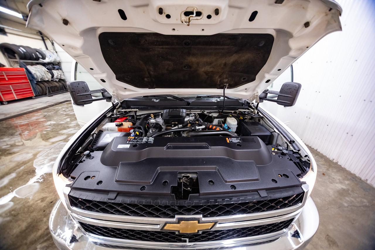 2011 Chevrolet Silverado 2500HD 4x4 Crew Cab LT Longbox Diesel Leather Red Deer AB