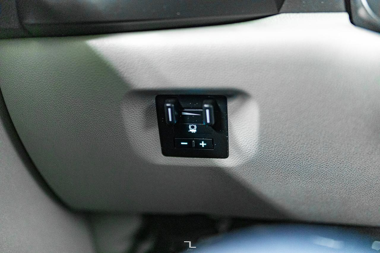 2011 Chevrolet Silverado 2500HD 4x4 Crew Cab LT Longbox Diesel Leather Red Deer AB