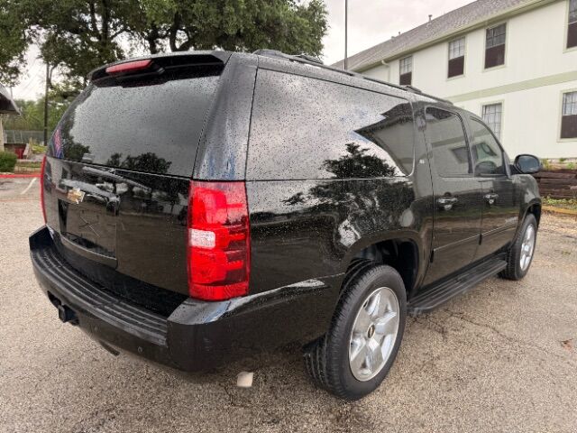 2011 Chevrolet Suburban LT 1500 2WD