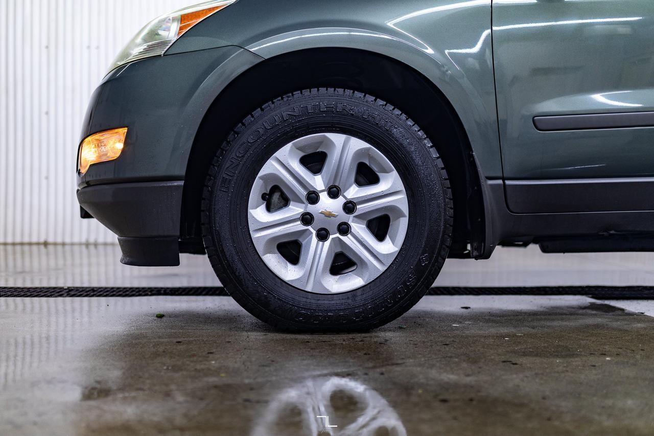 2011 Chevrolet Traverse FWD LS 8 Passenger Red Deer AB