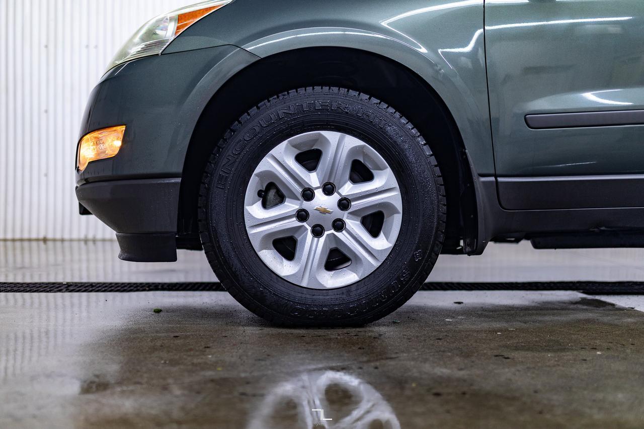 2011 Chevrolet Traverse FWD LS 8 Passenger Red Deer AB