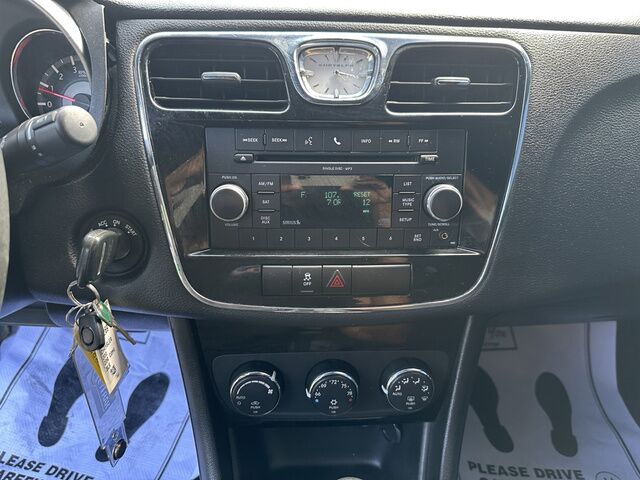 2011 Chrysler 200 CONV TOURING Douglasville GA