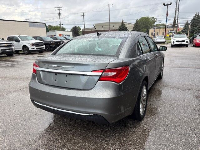2011 Chrysler 200 Limited Cleveland OH