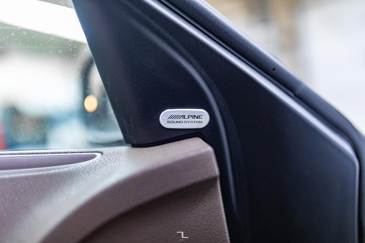 2011 Chrysler 300C AWD Sedan Leather Roof Nav BCam Red Deer AB