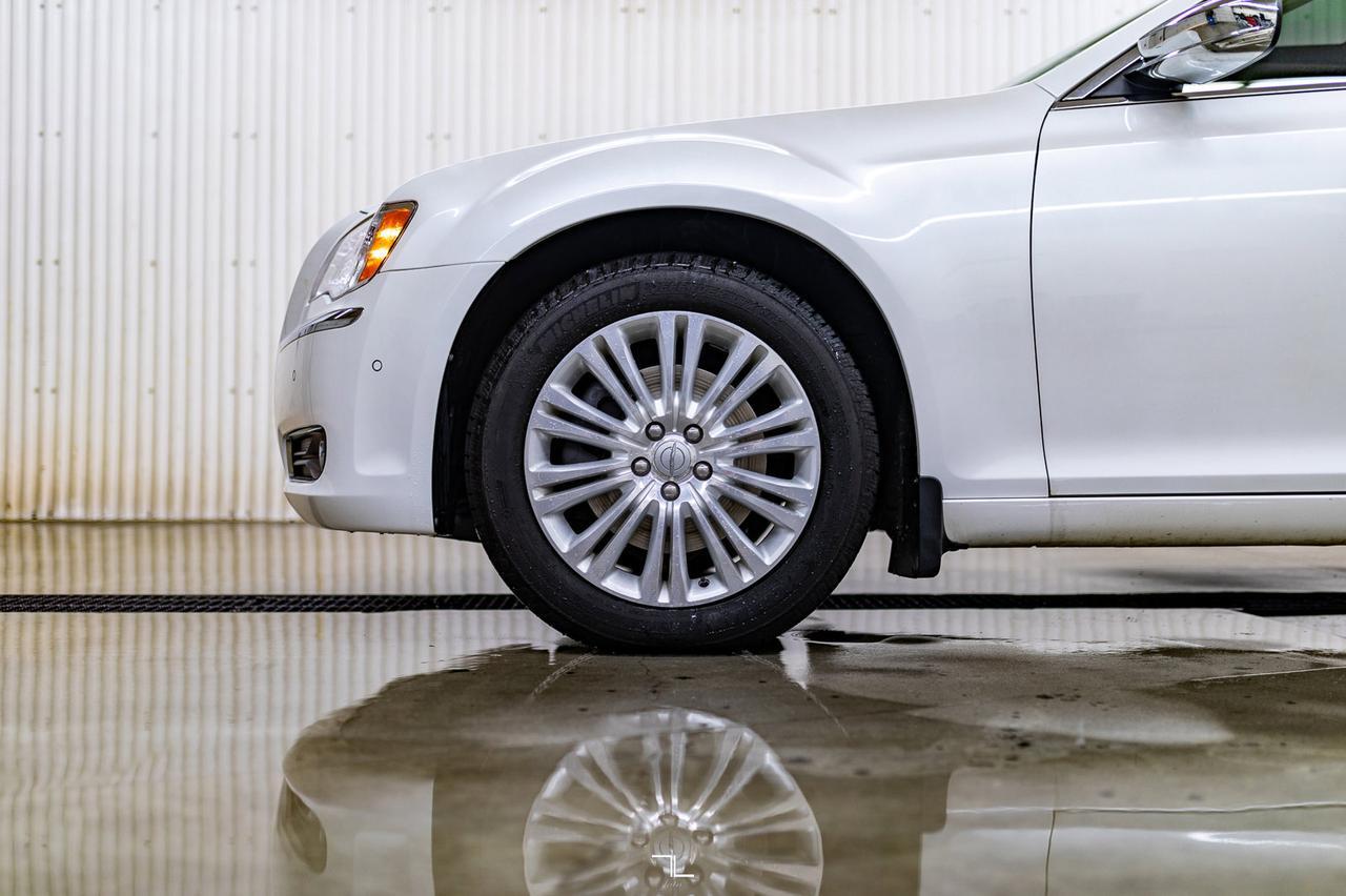 2011 Chrysler 300C AWD Sedan Leather Roof Nav BCam Red Deer AB