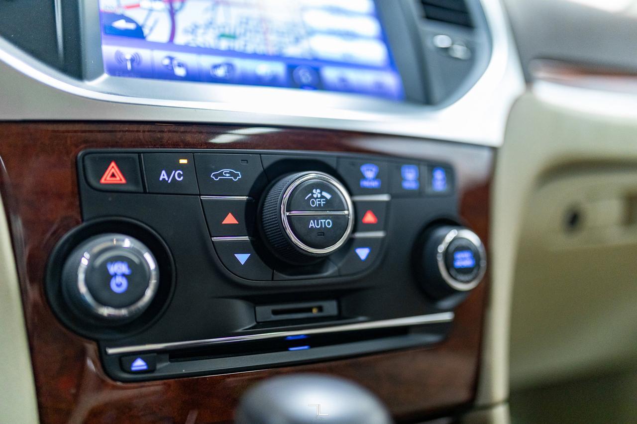 2011 Chrysler 300C AWD Sedan Leather Roof Nav BCam Red Deer AB