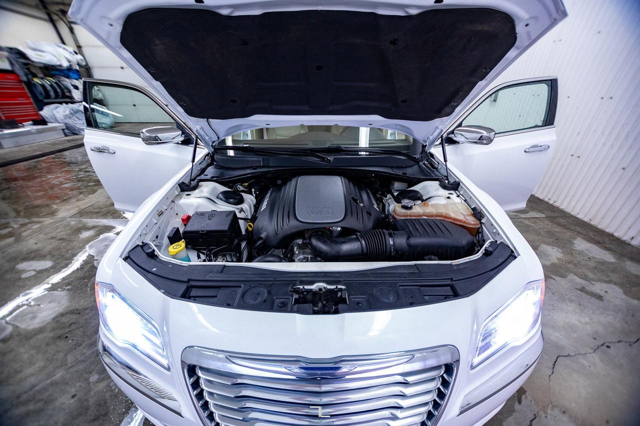 2011 Chrysler 300C AWD Sedan Leather Roof Nav BCam Red Deer AB